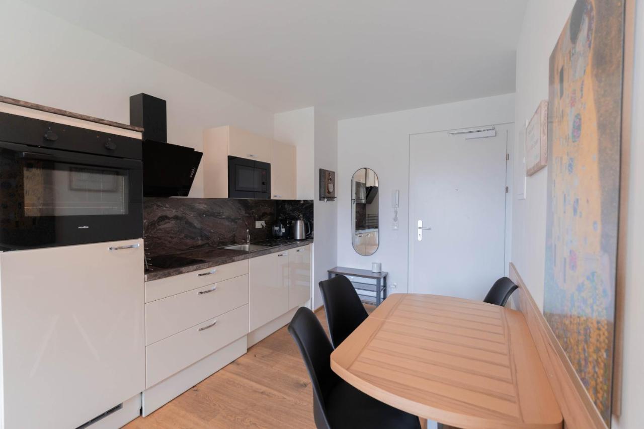 Modern Apartment With Private Balcony Near City Center فيينا المظهر الخارجي الصورة